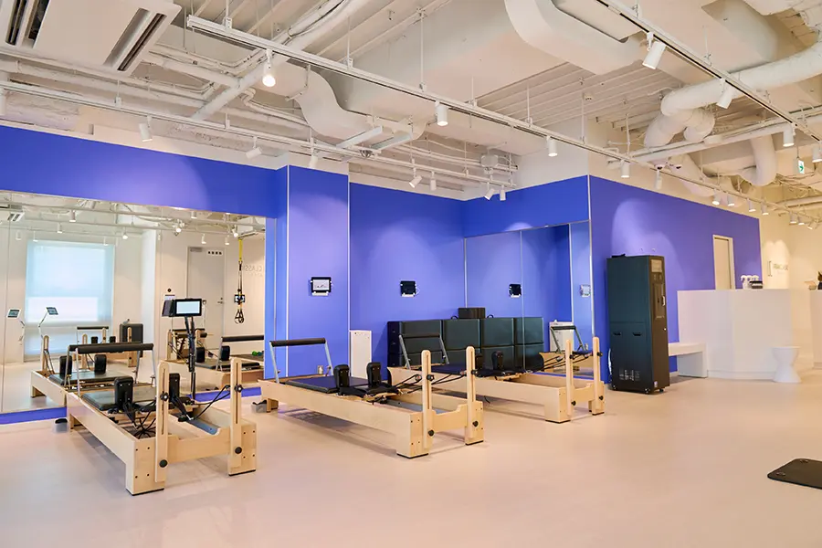 マシンピラティスを楽しめるスタジオ「URBAN CLASSIC PILATES 練馬店」 来場者数No.1店舗の“人気の秘訣”に迫る2
